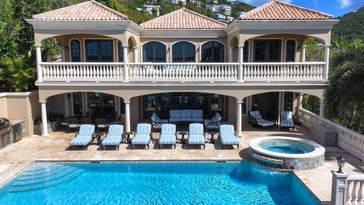 Contant Farms Villa | Luxury 5 Bedroom Waterfront Property
