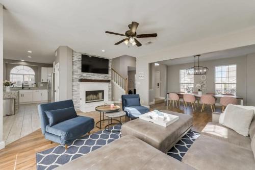 Rowlett House | Luxury 5 BR Jacuzzi Gym Near Lake for large Fam