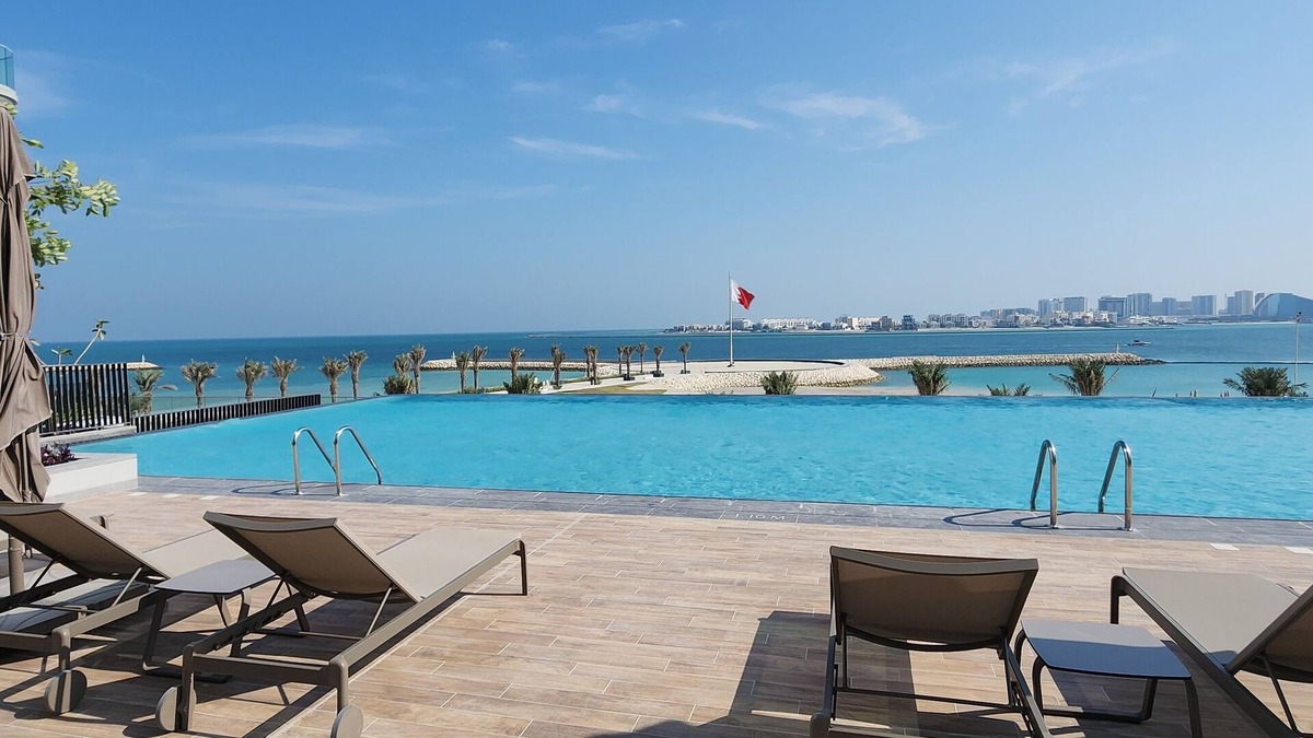 Muharraq Apartment | Luxury 5-Star Hotel Beachfront Resort.nWalking ditance to Marassi Galleria Mall.
