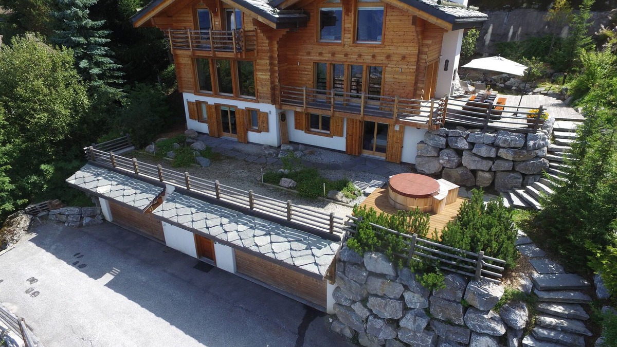 Nendaz Ski Chalet | Luxury 5 * Swiss Chalet with Hot Tub near bars, restaurants and lifts