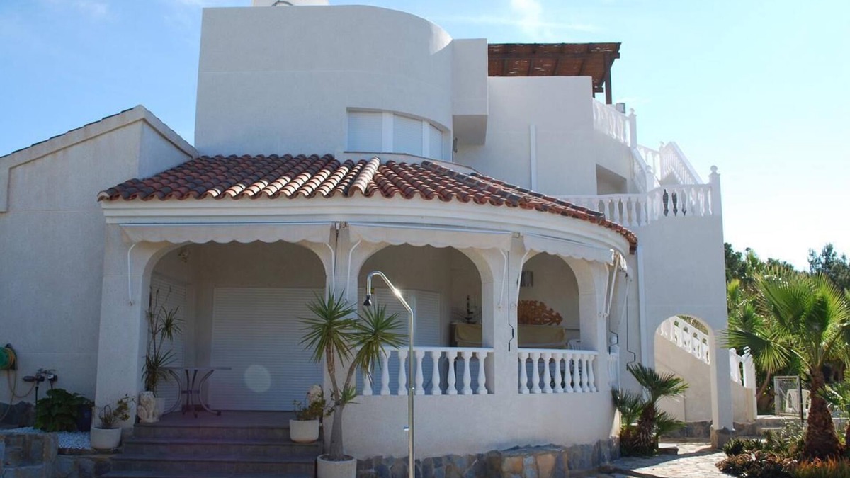 La Azohia Villa | Luxury 5* Villa own Pool & Gardens in La'Azohia. 5 mins walk to Beach. Free WiFi