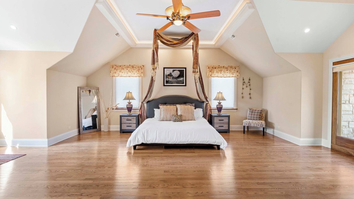Prospect Heights House | Luxury 5BR/4.5BA 5400 Sq Ft w/Huge Yard+ Prime Suburb+ Game room +Chef's Kitchen