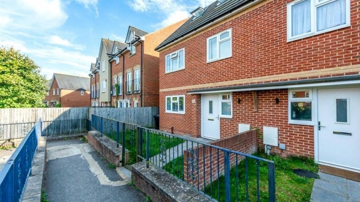 Petham House | Luxury 5BR House, Chartham,Canterbury With Hot Tub