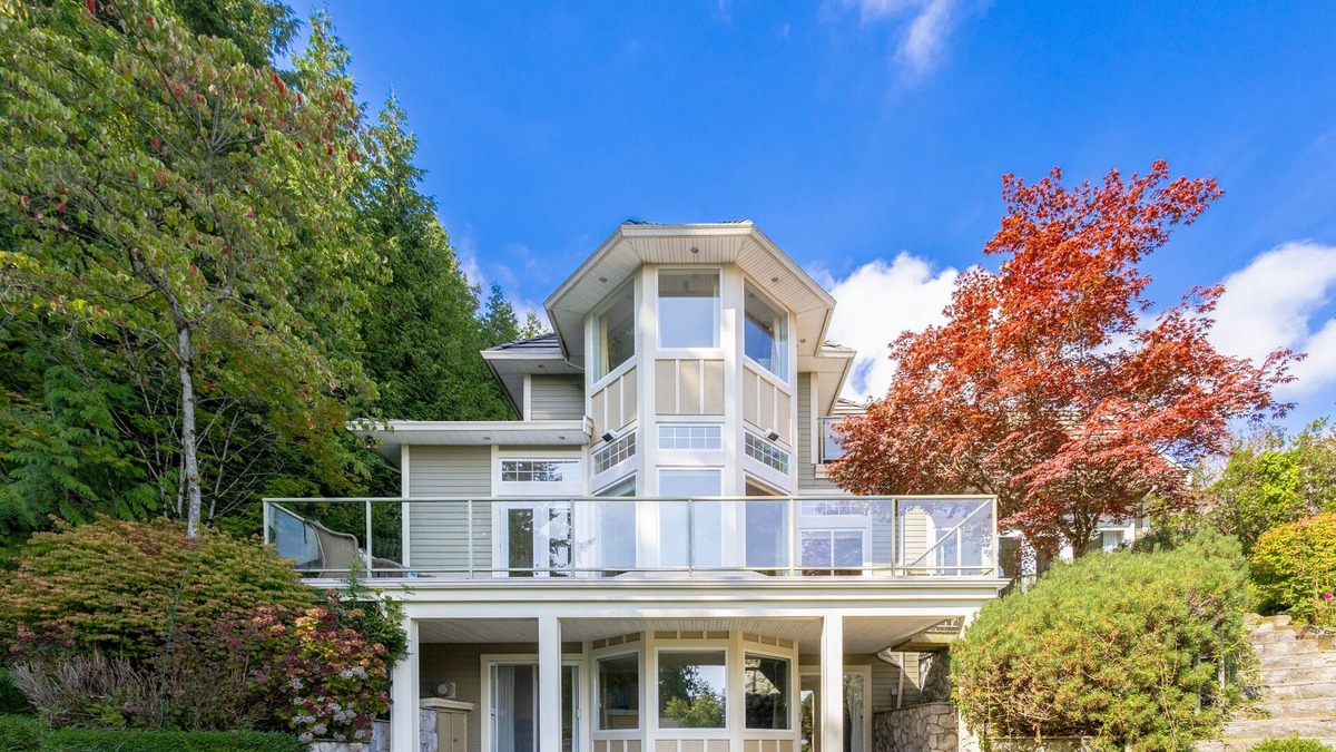 West Vancouver House | Luxury 5BR Villa | Gym, Theater & Ocean Views