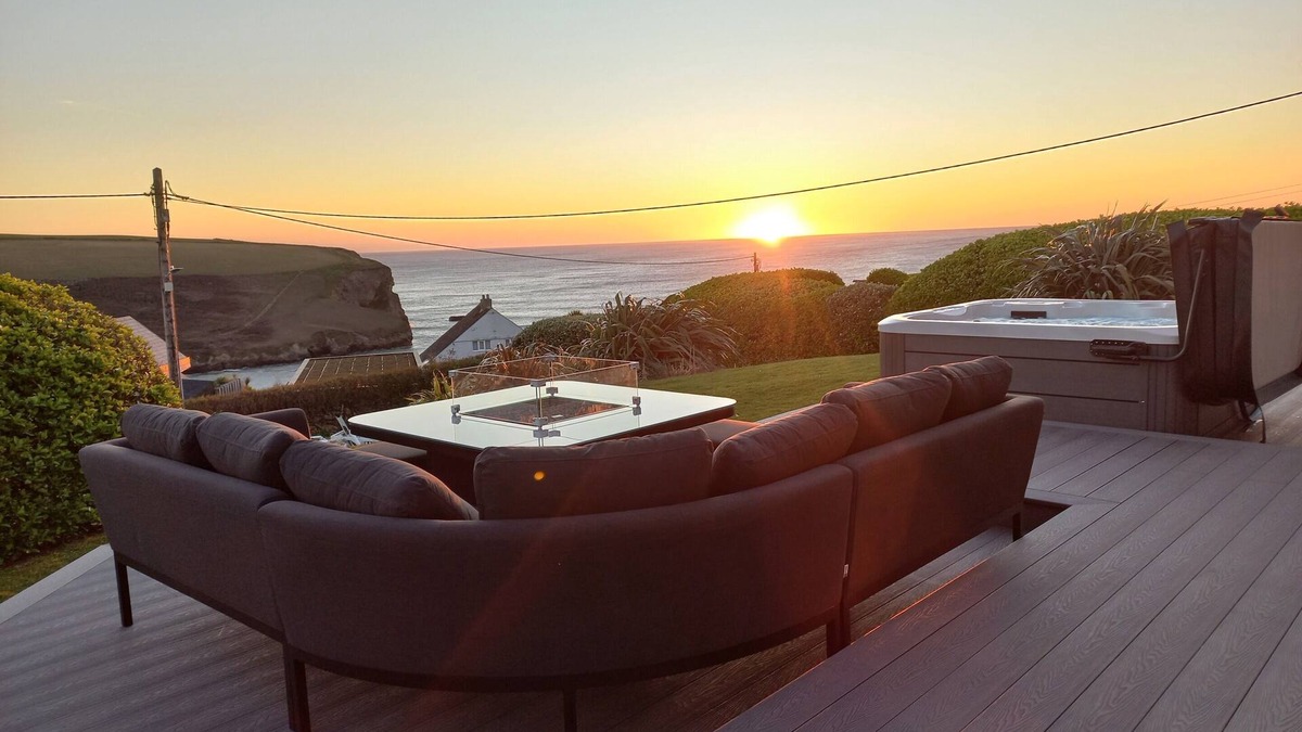 Trenance House | Luxury 6-Bedroom Home | Above Mawgan Porth Beach