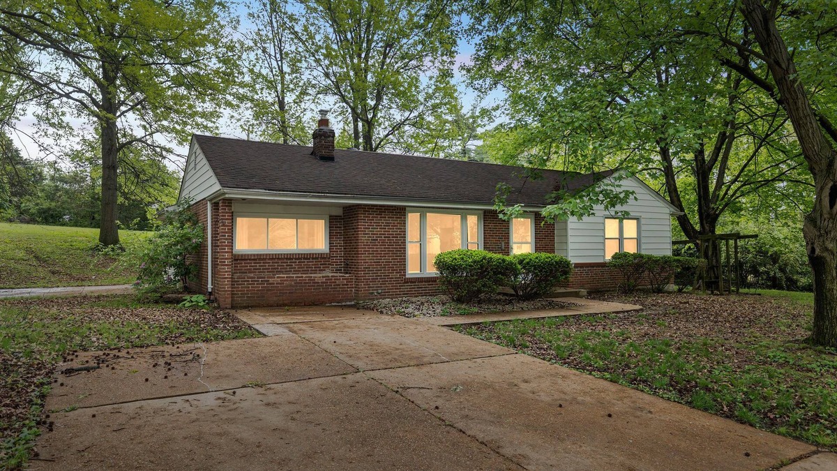 Ferguson House | Luxury 6-Bedroom House in Saint Louis