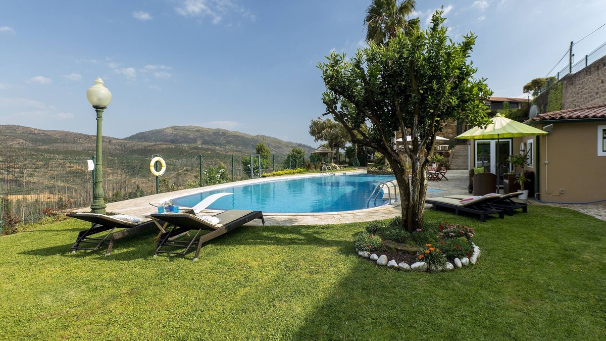 Cabracao Cottage | Luxury 6 bedrooms villa
