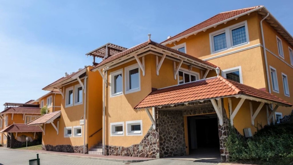 Dunaszentmiklos Apartment | Luxury 6-person terrace apartment in the holiday park Landal Residence Duna