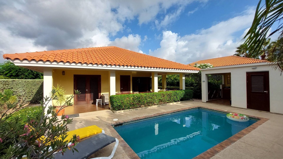 Willemstad Villa | Luxury 6 person villa with private pool
