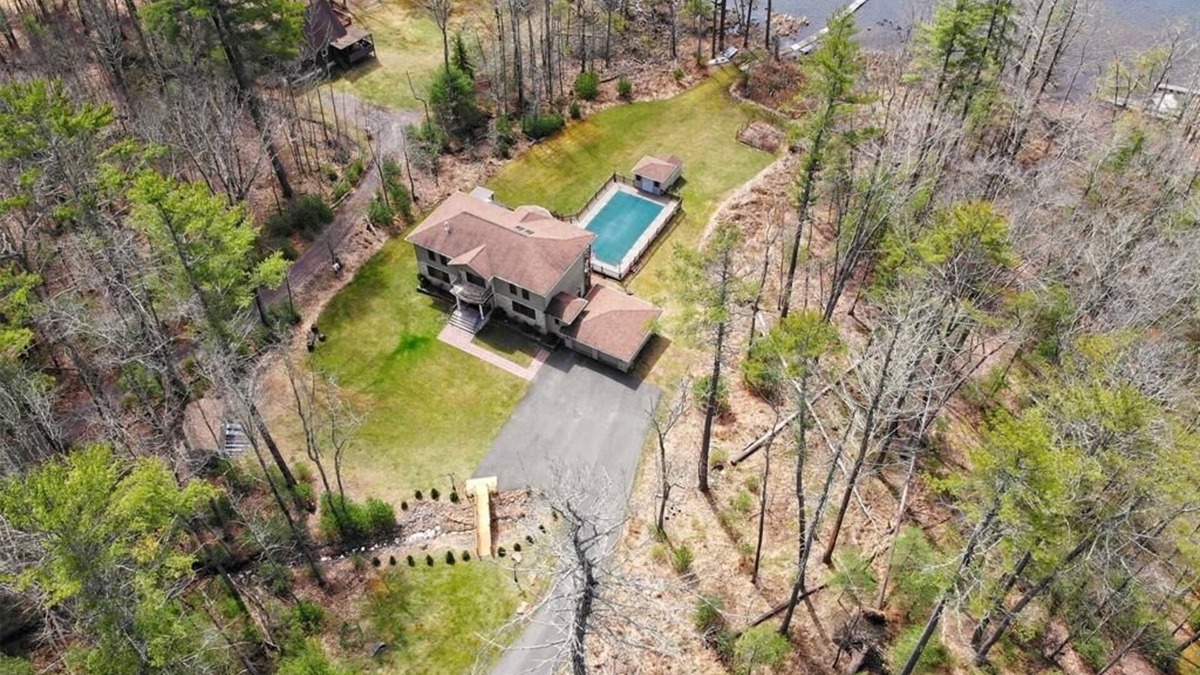 Town of Highland House | Luxury 6BR Catskills Retreat - Lakefront, Saltwater Pool, Home Theatre