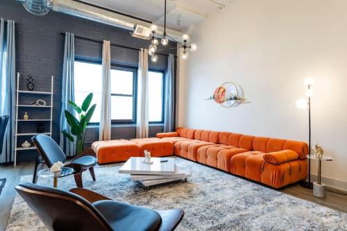 Near South Side Apartment | Luxury 6BR Loft Suite Perfect for 12 Guests with Skyline Views, Optional Parking and Gym Access Near McCormick Place and Soldier Field