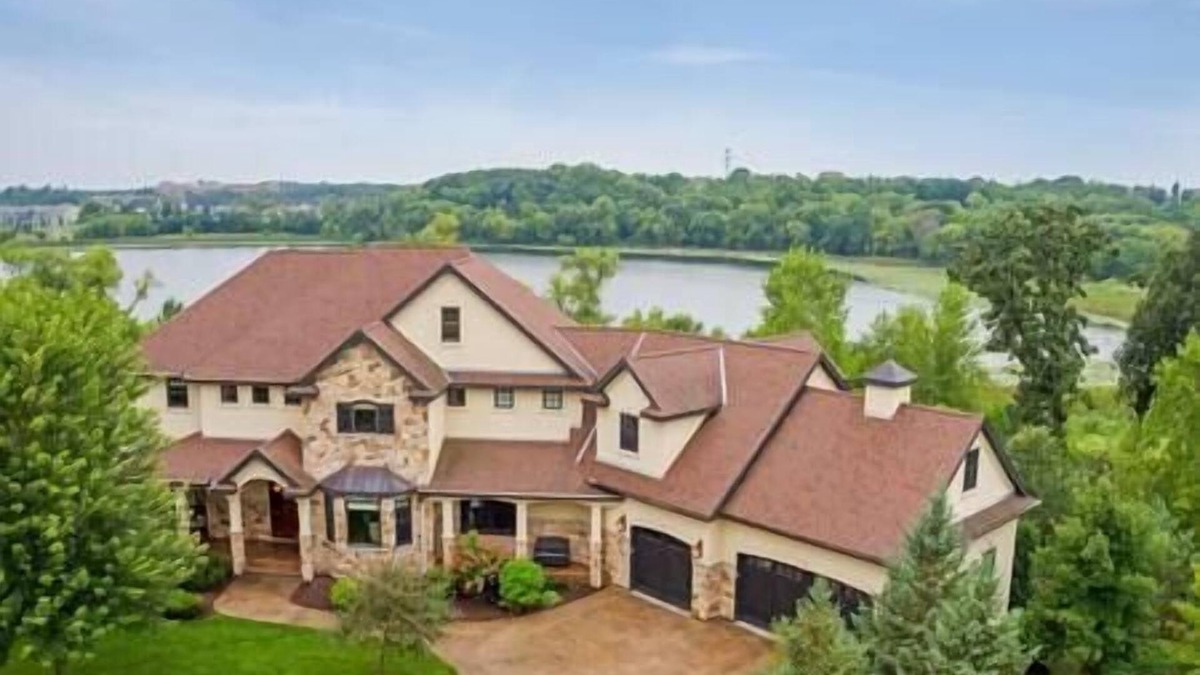 Plymouth House | Luxury 7400 sq.ft Stunning Home Theater/Sleeps 18+