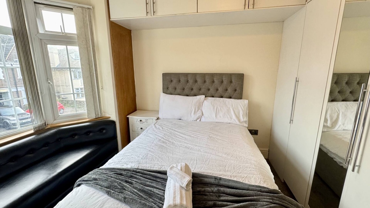 Luton Apartment | Luxury 8 Bed Home Near Luton Airport