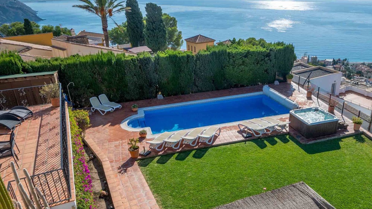 Velilla-Taramay Villa | Luxury 8 bedroom, 5 bathroom villa with stunning view and private pool and gardens