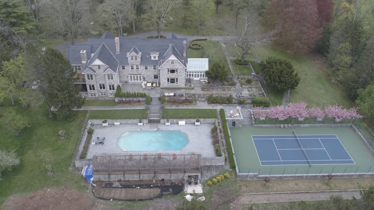 Mount Kisco House | Luxury 8 BR Estate with Pool and Tennis court