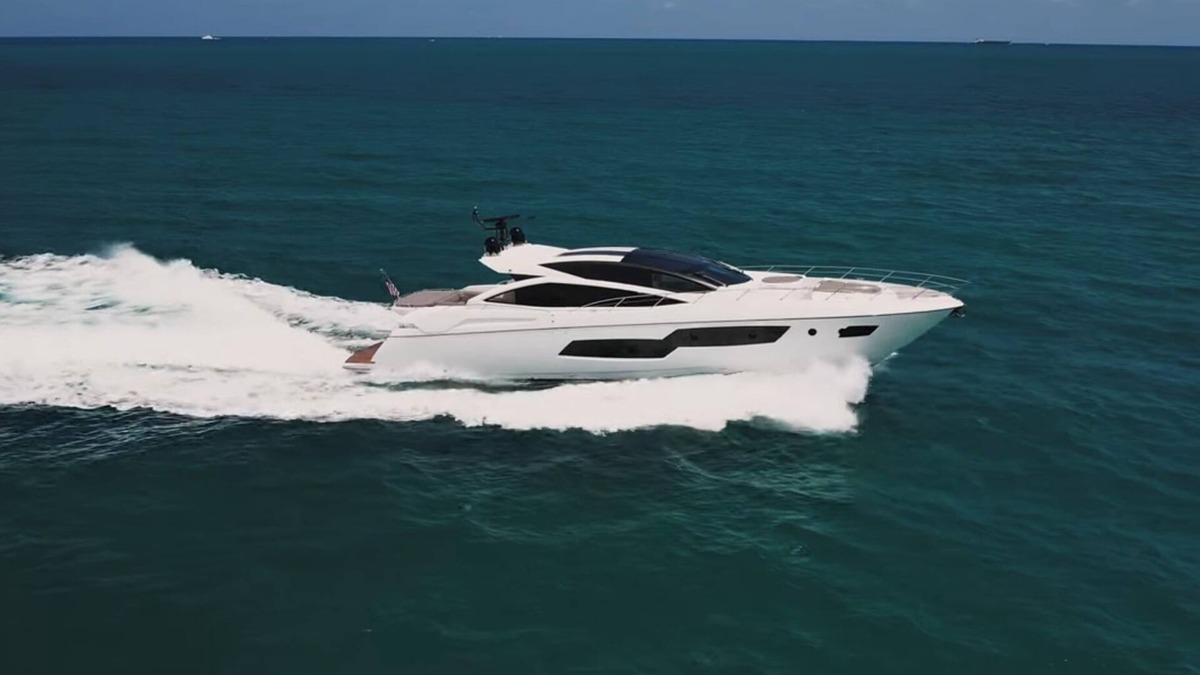 Coco Boat Rental | Luxury 80' 4 Cabin Yacht