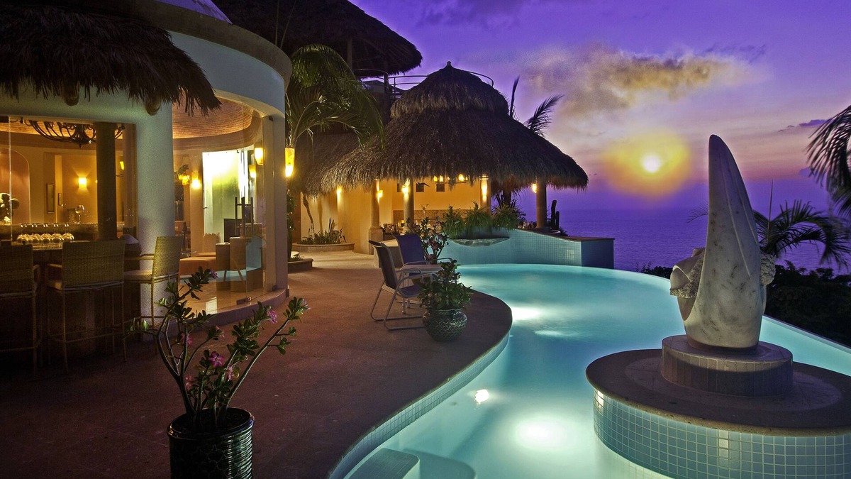 Amapas Villa | LUXURY 8750 SQ FT VILLA 5 BEDROOM 7 BATH WITH PREMIER LOCATION TO BEACH AND TOWN