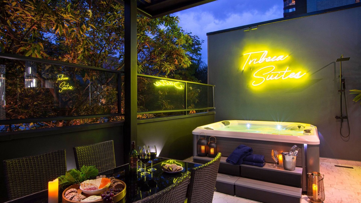 Zona Rosa Villa | Luxury 8BR Villa with Rooftop and Jacuzzis on Lleras Park