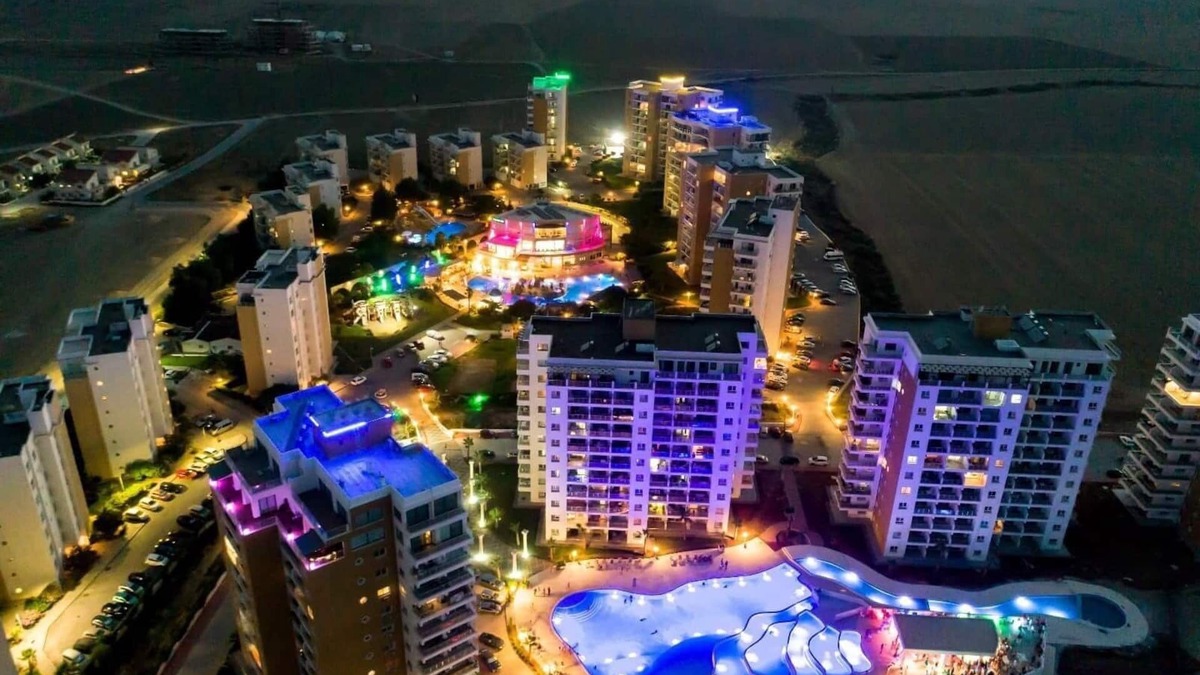 Trikomo Apartment | Luxury 8th floor apartment in 5* Resort with views to the sea and mountains