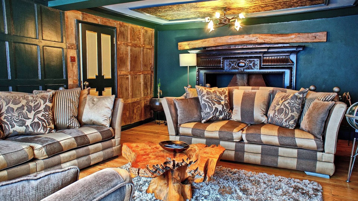Saffron Walden House | Luxury 9 Bed Manor House Hot Tub Cinema Room SkyTV
