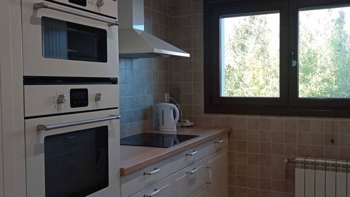 Algete Ski Chalet | Luxury 9 Bedroom Villa with Pool & BBQ Ideal for Large Groups & Corporate Stays