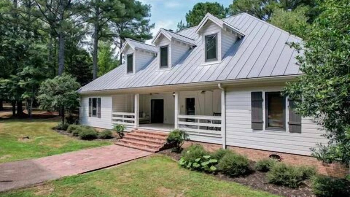 Oxford House | Luxury 9-BR Estate - 3 Homes & Cottage on 14 Acres, 10 Miles to Ole Miss