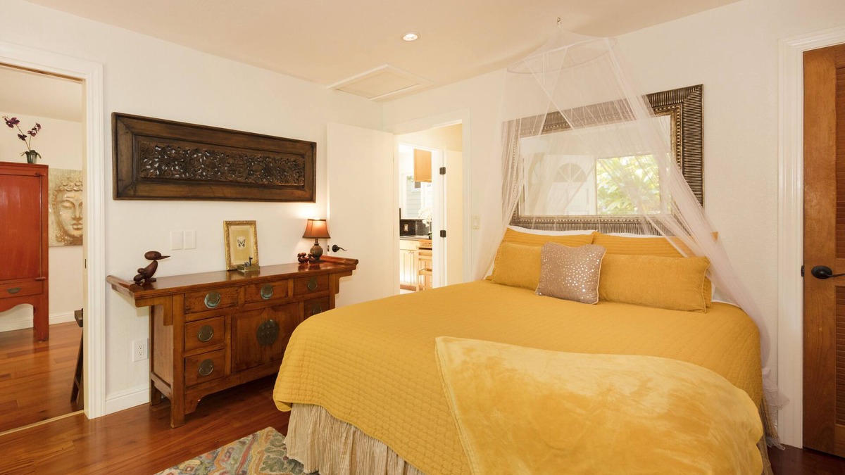 Kaimu Cottage | Luxury, AC, Adjacent to Acres of State Oceanfront Land