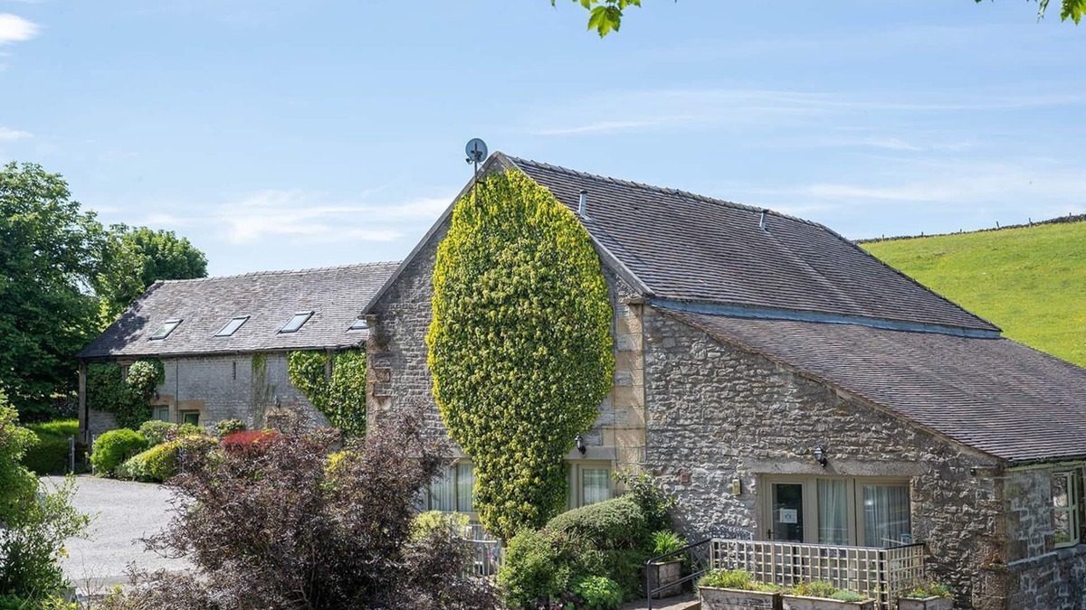 Crowdecote Cottage | Luxury accessible cottage with two double bedrooms