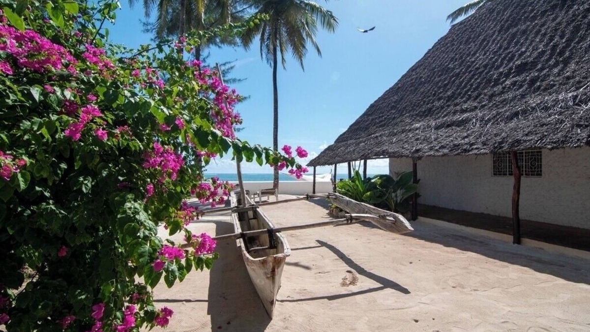 Kiwengwa Villa | Luxury african style, relax right on the beach