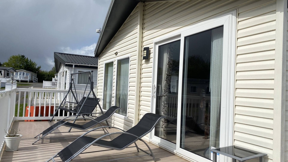 Burgh Castle Cabin | Luxury Air Conditioned holiday Lodge . sleeps 5 Burgh Castle Great Yarmouth