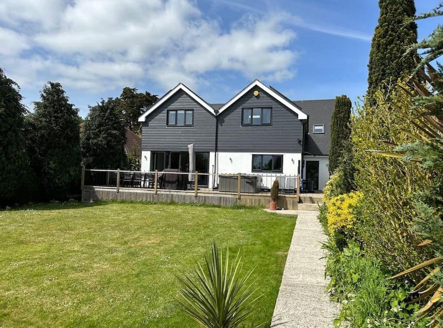 Hythe House | Luxury Air Conditioned 6 Bedroom Hythe Seaside