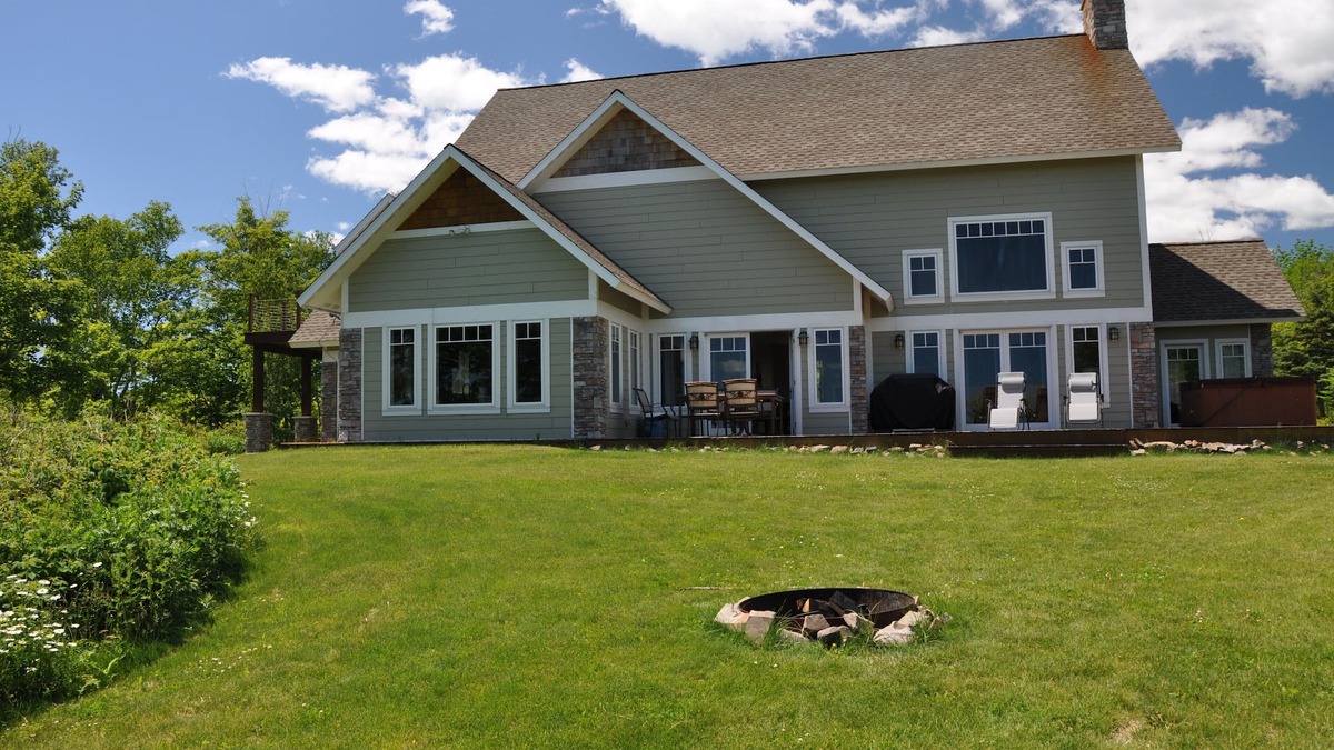 Two Harbors House | Luxury And Privacy On 10 Acres/3800 Sq Ft Chateau Overlooking Lake Superior