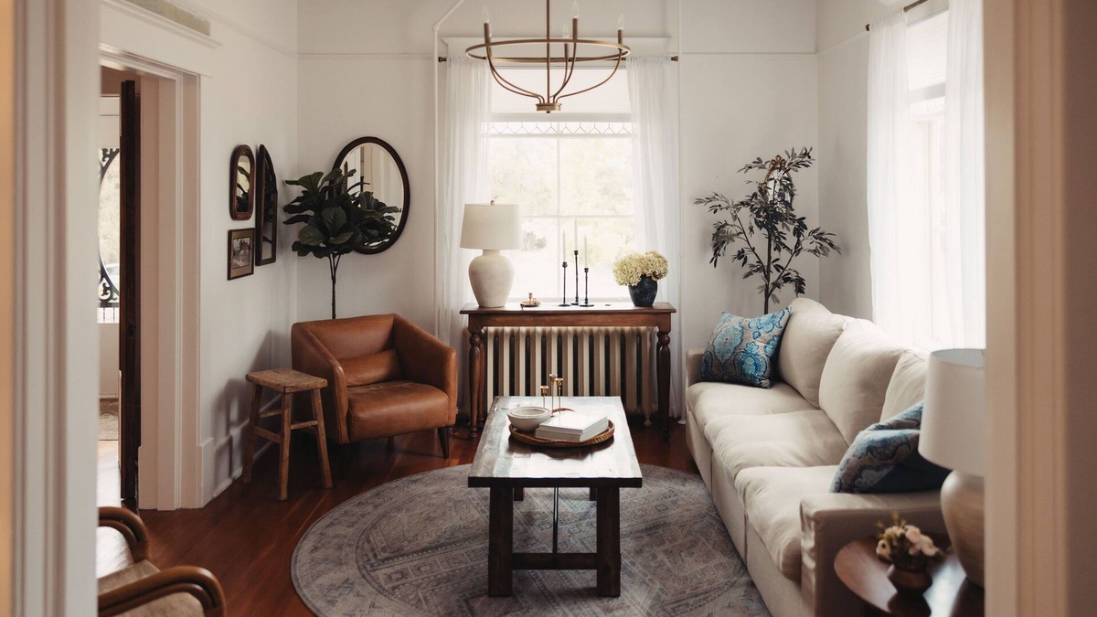 East Hill House | Luxury and sophisticated interior design with 3 bedroom and 2.5 baths and large living room.