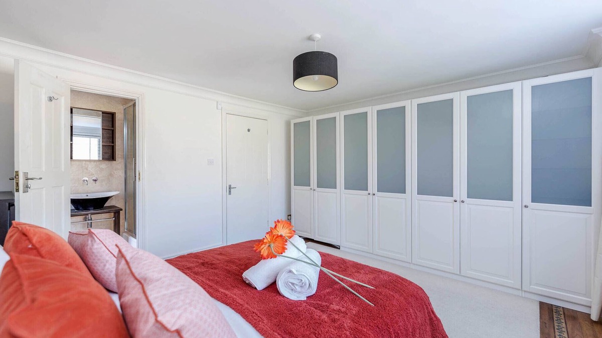 Greenwich West House | LUXURY AND SPACIOUS 4 BEDS FOR THE LARGER GROUPS