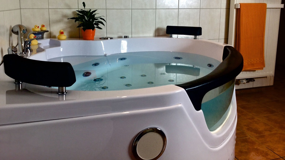 Rhoden Condo | Luxury apartment with its own whirlpool & fireplace / use of the wellness area incl.