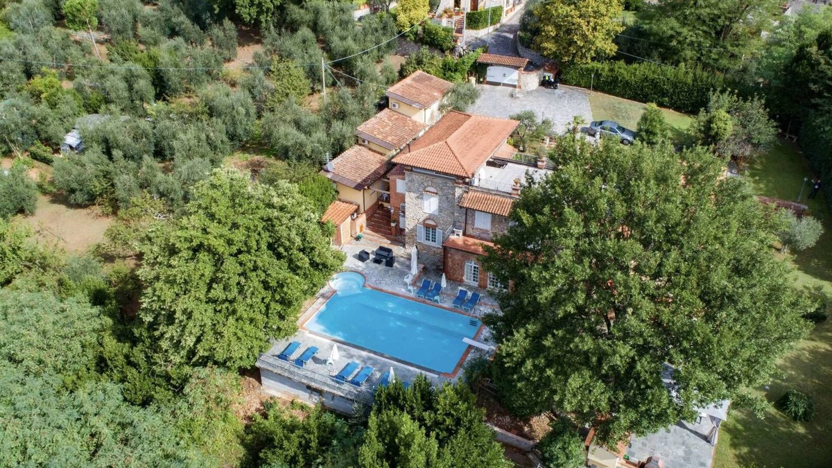 Monsummano Terme Apartment | Luxury apartment with pool and garden.
