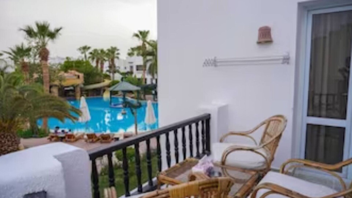 El Hadaba Apartment | Luxury apartment with pool view