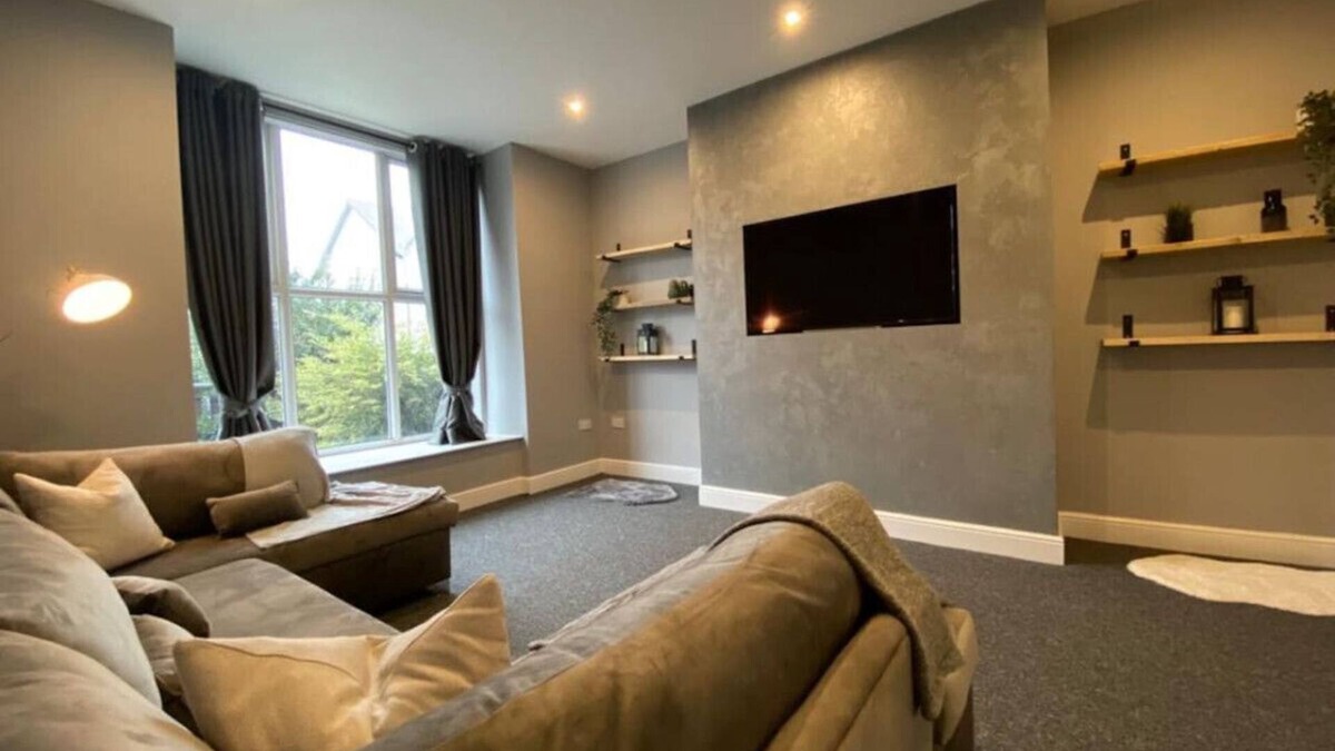 Chapeltown Condo | Luxury Apartment Close to Leeds City Centre