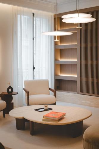 Champs-Elysees Apartment | Luxury Apartment 3BR in Paris