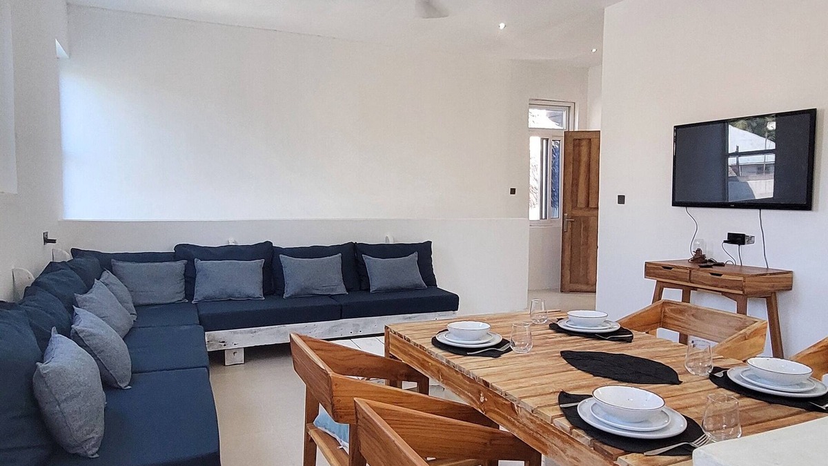 Paje Apartment | Luxury apartment 90m to Paje Beach zanzibar WIFI TV AC walk to shops & beach