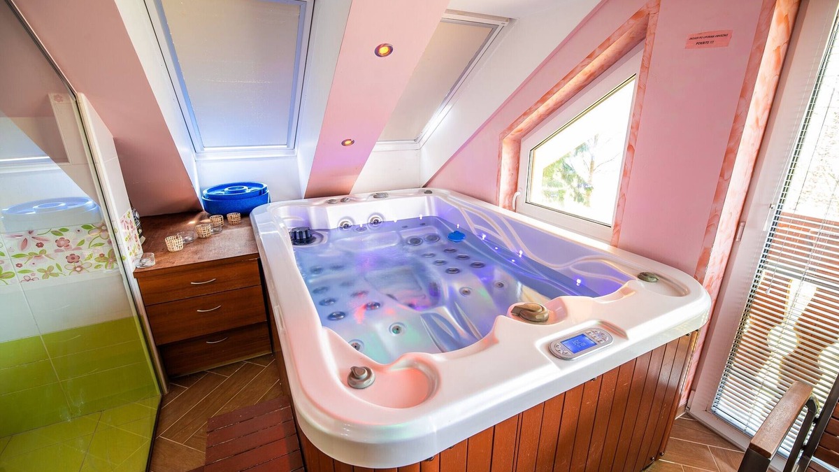 Ivancna Gorica House | Luxury Apartment Ana with Hot tub
