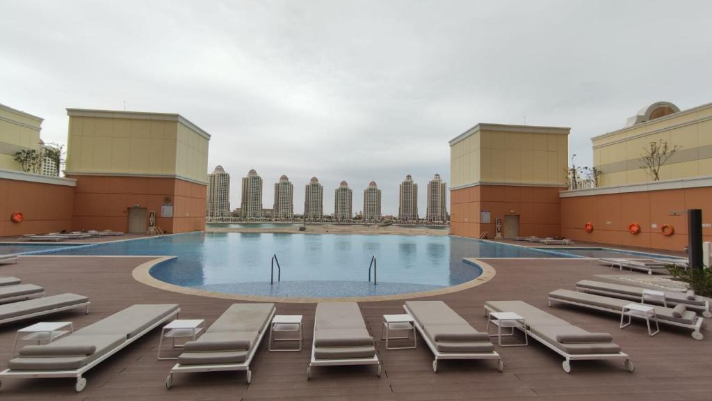 Doha Apartment | Luxury Apartment by the Sea with Amazing Amenities at Pearl Qatar