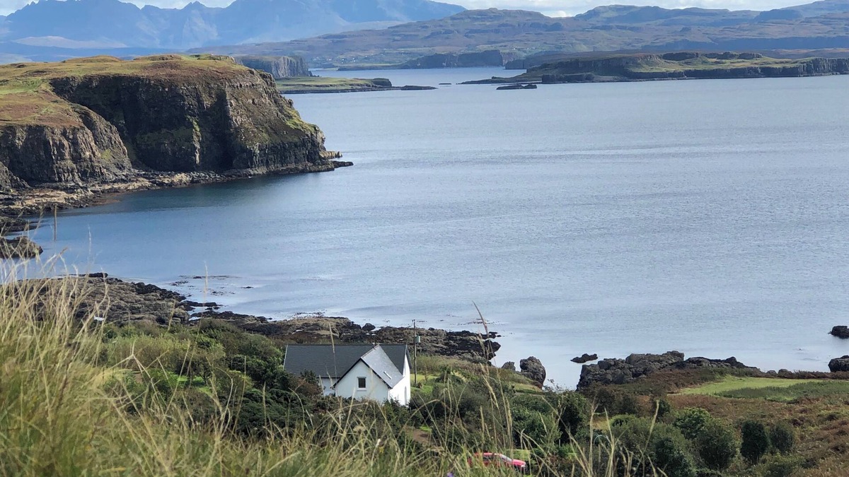 Caroy Apartment | Luxury Apartment in absolutely stunning seafront location, Isle of Skye.