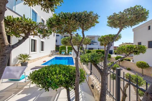Susica Apartment | Luxury apartment Hyperion with private pool and garden