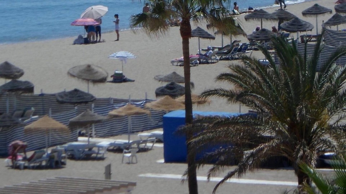 Torreblanca Apartment | Luxury Apartment in Los Boliches by Beach with Shared Pool & Wi-Fi
