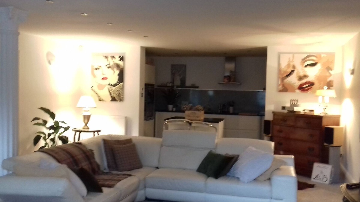 Kelvinbridge Apartment | Luxury Apartment in Glasgow's Most Prestigious Address