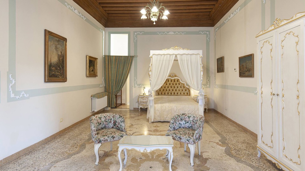 Santa Croce Apartment | LUXURY APARTMENT IN HISTORIC PALACE IN VENICE