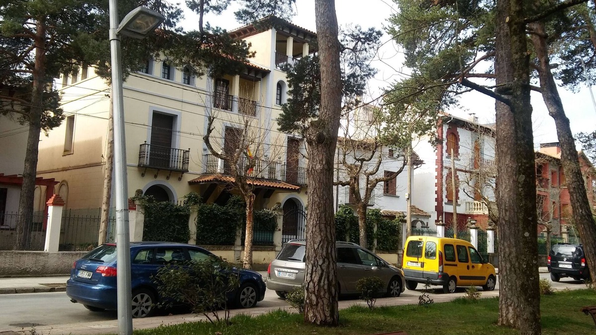 Jaca Apartment | Luxury apartment in Jaca with garage. Wifi. Beautiful views