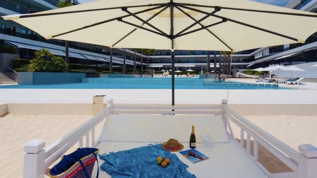 Ibiza Town Apartment | Luxury apartment in Playa den Bossa seafront