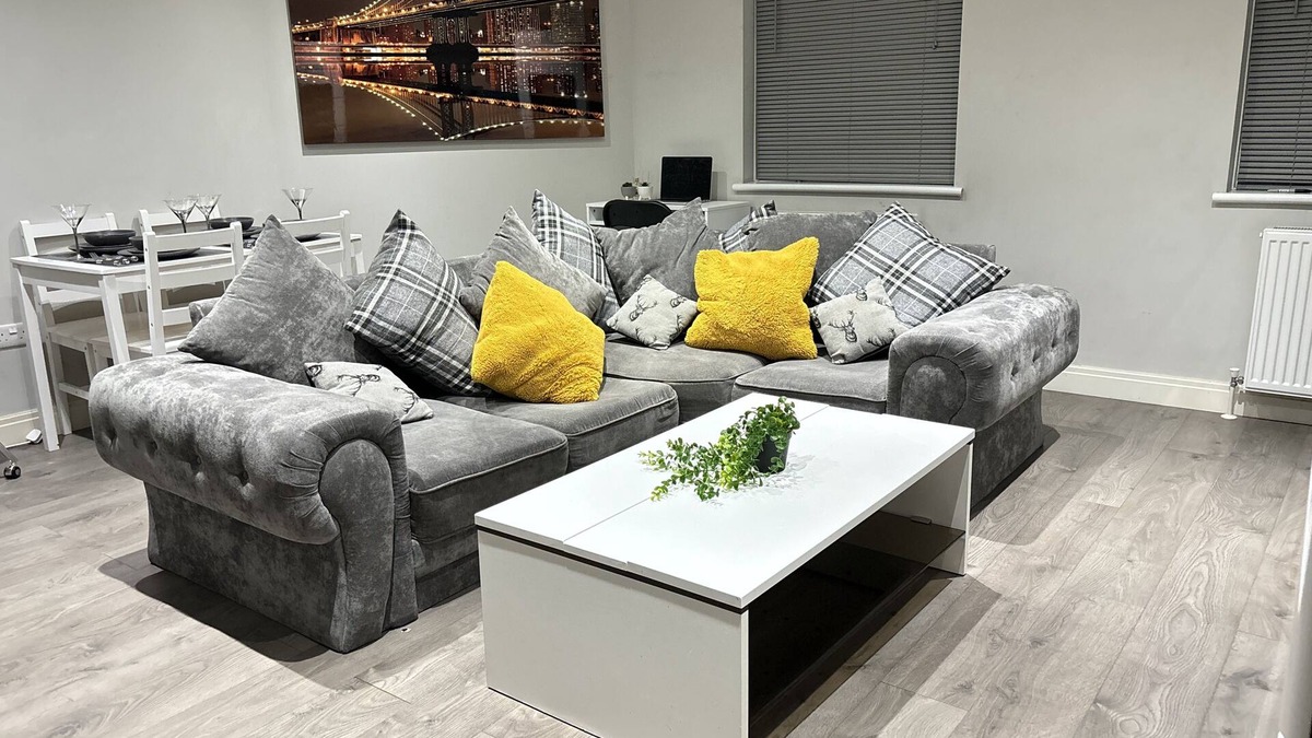 Slough Apartment | Luxury apartment in Slough with parking - Heathrow, London, Legoland, Windsor